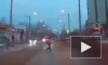 Возмутительное видео из Красноярска: водитель пролетел через переход расталкивая женщин и детей