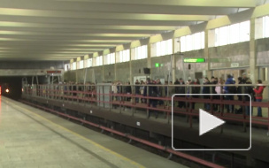 Прокуратура проверит жалобы петербуржцев на ограничение продажи жетонов в метро