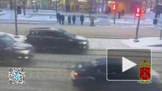 На Московском проспекте кроссовер сбил курьера на электросамокате