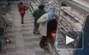 Видео из Кемерово: женщина под видом мерчандайзера обворовывала магазины