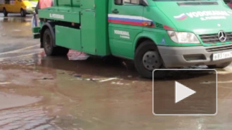 В Выборгском районе люди чуть не остались без воды: аварию на проспекте Художников ликвидируют к 12 часам 26 марта