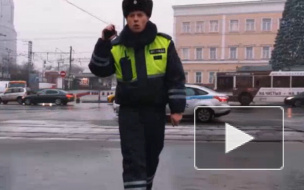 Танцующий полицейский в Москве, видео которого стало хитом интернета, оказался частью постановочного ролика