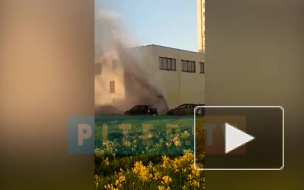 Видео: на пересечении Ситцевой и Стародеревенской улиц прорвало трубу