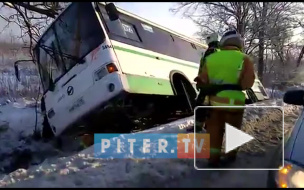 На Московском шоссе автобус упал в кювет: последние новости