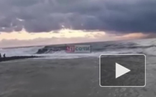 На пляж в Сочи вынесло тело одного из смытых штормом в феврале школьников 