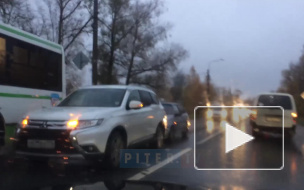 Видео: ДТП на Волхонском шоссе создало помехи для движения транспорта