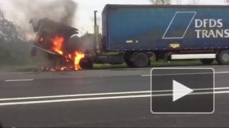 Появилось видео с горящей фурой на Мурманском шоссе