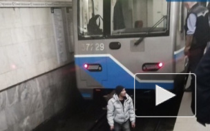 В Москве машинист метро спас упавшего на рельсы пассажира 