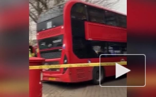 Двухэтажный автобус врезался в дом в Лондоне