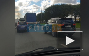 Видео: На Свердловской набережной горит автомобиль