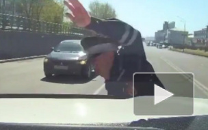 Жесткое видео из Бурятии: депутат на внедорожнике сбил полицейского