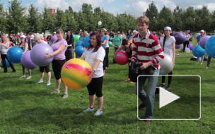 Сотня беременных готовилась к родам в парке 300-летия