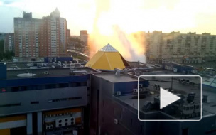 Фонтан кипятка с 10-этажный дом на Просвещения петербуржцы сняли на видео