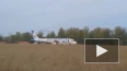 В сети появилось видео самолета, севшего в поле в ...
