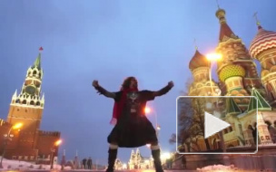 Видео: Джигурда лихо танцует на Красной площади под Gangnam Style
