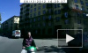 Видео: на Бассейной улице скутерист врезался в легковушку