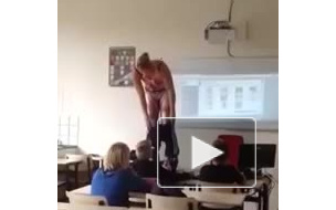Горячая учительница биологии из Нидерландов станцевала стриптиз на парте и попала на видео