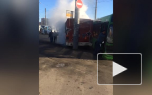 На улице Жени Егорова автобус вылетел на тротуар после столкновения с маршруткой