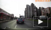 Видео: на проспекте Просвещения автомобиль снес ограждение трамвайной остановки