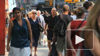 Около 60% россиян оценили свое материальное положение как среднее