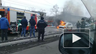 Видео: в Чите загорелся автомобиль