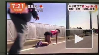 Видео из Японии:: Бегунья сломала ногу, но смогла доползти до финиша
