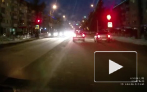 Видео: полиция сбила женщину с ребёнком на пешеходном переходе в Ленинске-Кузнецком 