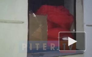 В штабе Навального разбили окно и оставили надписи на стенах