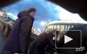 В Петербурге полицейские спасли мужчин, тонувших в Обводном канале