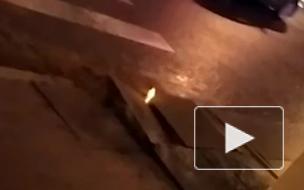 У Гостиного двора из-под плит вырвалось пламя