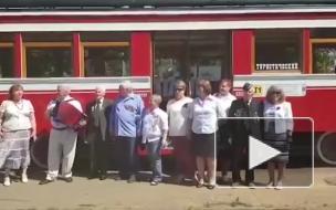 По улицам Петербурга в честь 75-летия Победы проехал блокадный трамвай