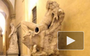 Студент отломал ногу статуе 19 века, присев ей на колени, чтобы сделать "селфи"