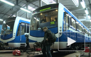 Станцию метро "Приморская" закрывали на вход и выход: на пути упал человек