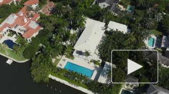 Бывшего президента США заметили на "педофильском острове" Эпштейна