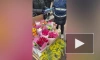 Перед 8 марта сотрудники ККИ Петербурга изъяли у уличных торговцев 3 тыс. букетов