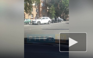 Автоледи выехала на двойную сплошную и врезалась в "Хендай" на Литовской