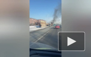 На Колпинском шоссе вспыхнул лазурный автобус