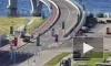 Велосипедист сбил стюарда Евро-2020 с инвалидностью на спуске с Яхтенного моста