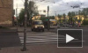 Видео: инкассаторский автомобиль превратился в пешехода в Петербурге