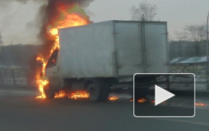 На углу Руставели и Северного горела Газель