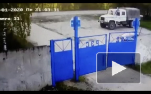 Видео: В Нижегородской области пьяный полицейский насмерть сбил на обочине женщину 