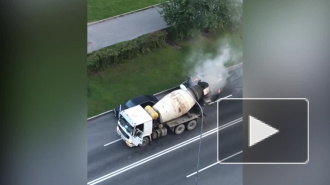 На Лени Голикова бетономешалка помогла тушить загоревшийся автомобиль