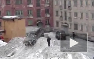 Сугробы джипу не помеха: в сети появилось видео летающего внедорожника