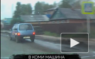 Видео: в пригороде Сыктывкара пьяный водитель снес остановку со школьниками