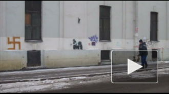 На Аптекарском нарисовали огромную свастику