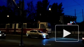 Сошедший с рельсов трамвай у метро "Новочеркасская" устроил пробки