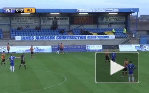 Вратарь шотландского клуба сбил пролетавшую над полем чайку