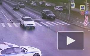 ДТП перед Благовещенским мостом в Петербурге попало на видео