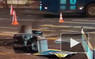 Штормовой ветер в Москве: Повалены деревья и светофоры, повреждены автомобили 