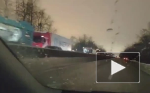 На Московском шоссе в районе поселка Шушары вновь образовалась гигантская пробка
